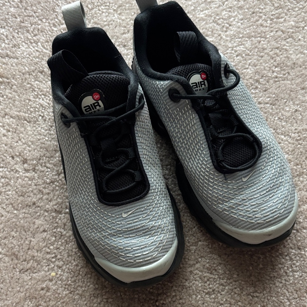 Nike Men's Black and Gray Sneakers